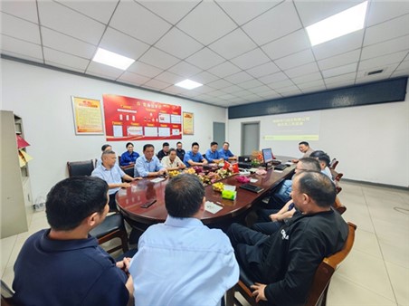 致敬奉獻(xiàn)歲月，溫情送別故人